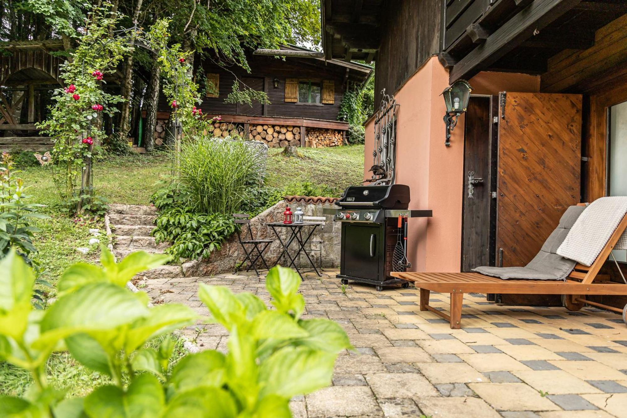 Holzhaus In Alleinlage In Bad Ischl, Kamin&sauna Ferienhaus *